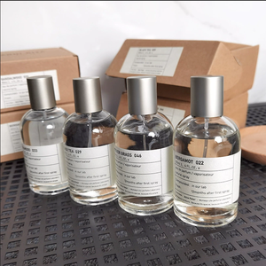 Flacon vaporisateur de parfum en verre de flint carré de 100 ml, 50 ml, 30 ml, en gros, logo personnalisé en stock, vide et rechargeable - Product Image 3