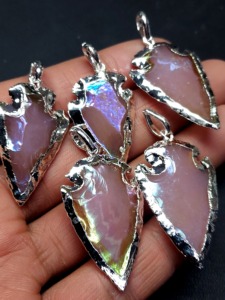 Pendentif poli en forme de feuille avec pointe de flèche en quartz rose naturel, thème Aura, pour collier DIY homme et femme - Product Image 2