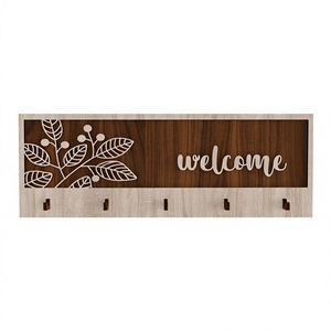 Panneau mural de bienvenue rustique en bois avec porte-manteau d'entrée, motif feuillage découpé au laser, décoration suspendue pour baptême ou anniversaire - Product Image 1