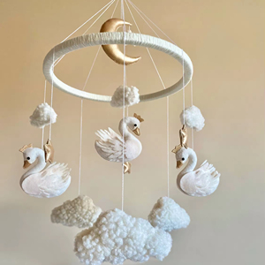 Venta al por mayor Swan Baby Mobile Girl Boucle Mobile, baby Room decor Nursery Mobile - Product Image 1