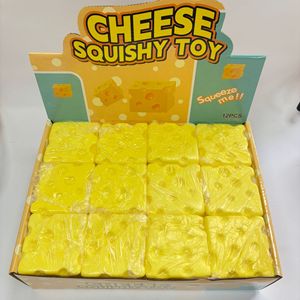 Juguete Pequeño de Material PU con Forma de Pan de Queso, de Lenta Recuperación, con Temática de Comida, Suave y Pegajoso para Dedos - Product Image 1