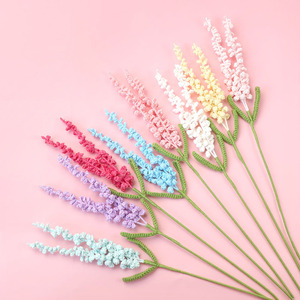 Bouquet de lavande au crochet fait main, réaliste et tissé au fil – parfait pour la Fête des Mères, la Fête des Enseignants et comme cadeau. - Product Image 1