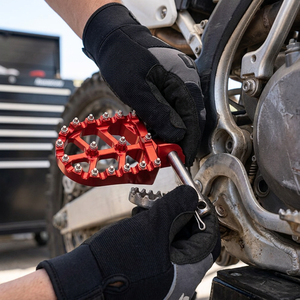 Repose-pieds en aluminium CNC antidérapants avec pointes remplaçables <span class=keywords><strong>pour</strong></span> Honda CRF110F/150F 2013-2022 Motocross - Product Image 3