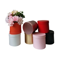 Boîtes cadeaux cylindriques rigides en carton, personnalisables avec logo, en matériaux recyclés biodégradables, finition mate, fermeture magnétique pour