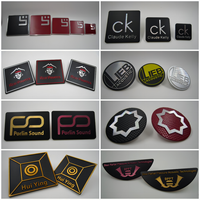 Plaques métalliques vierges en aluminium brossé argenté avec motif CD, personnalisables avec logo estampé, fournies par l'usine, pour plaques nominatives de haut-parleurs en métal tendance