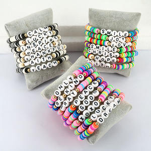 สร้อยข้อมือแบบซ้อนประดับด้วยลูกปัดดิสก์โพลิเมอร์สีรุ้งหลากสี พร้อมตัวอักษรคำคมสร้างแรงบันดาลใจ BP1020 - Product Image 2