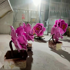 Sculpture florale en fibre de verre pour extérieur, décoration de pelouse, ornement réaliste de pivoine, art végétal fait main sur pied - Product Image 3