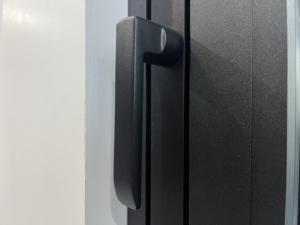 Fenêtre à battant moderne en alliage d'aluminium Smeku de qualité supérieure, étanche, avec moustiquaire de sécurité et verre trempé pour salle de bain - Product Image 2