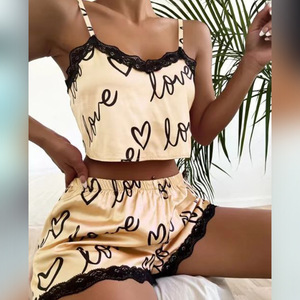 Pyjamas imprimés mignons pour femmes de style européen et américain, vêtements de détente printemps-été, ensemble de camisoles tendance avec empiècements en dentelle - Product Image 2