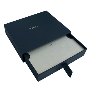 Boîte cadeau en carton recyclable avec logo personnalisé en estampe à chaud, ouverture coulissante, doublure en éponge, ruban et tiroir extractible - Product Image 1