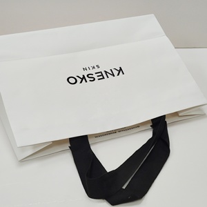 Sacs cadeaux en papier kraft plat de haute qualité avec options de logo personnalisé pour les promotions en supermarché, pour les vêtements et les chaussures - Product Image 5