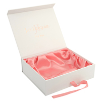 Boîte d'emballage en carton pliable personnalisée rectangulaire avec doublure en satin pour extensions de cheveux, perruques roses, emballage cadeau en papier avec ruban pour chaussettes en fourrure