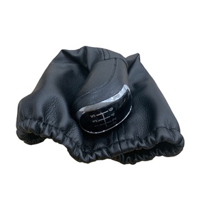 Gaitor de cuero para <span class=keywords><strong>Mercedes</strong></span> Benz <span class=keywords><strong>Clase</strong></span> C W202 W208 <span class=keywords><strong>Clase</strong></span> E W210 W203 S203 W245 <span class=keywords><strong>W169</strong></span> 2004-2012 W168 cubierta de perilla de cambio de marchas de coche - Product Image 1