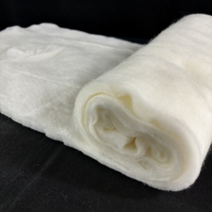 Isolation en <span class=keywords><strong>ouate</strong></span> de <span class=keywords><strong>polyester</strong></span> recyclé en mélange de laine naturelle pour vêtement - Product Image 3