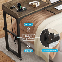 Mesa Ergonómica Ajustable para Cama con Carga, Escritorio Móvil para Cabecera con 2 Cajones, Toma de Corriente y Puertos USB, con Ruedas para Dormitorio