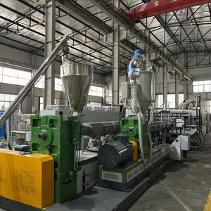 Feuille <span class=keywords><strong>ondulée</strong></span> en plastique de polypropylène de pp faisant la machine Chaîne de production creuse de feuille de grille de polypropylène de pp - Product Image 1