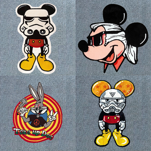 Tapis d'intérieur à motif de forme personnalisée avec grosse tête Tapis acrylique en tissu - Product Image 1