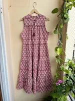 Robe longue en coton rose imprimée sans manches avec col à franges, coupe décontractée, style étagé, pour un look décontracté estival au quotidien