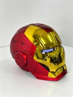 Helm Robot dengan Pelindung Wajah Bermotor dan Lensa Mata Mode Pertempuran