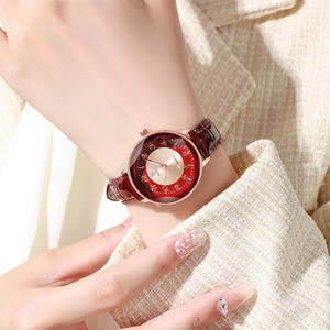 2024 nouvelle mode femmes ronde quartz <span class=keywords><strong>montre</strong></span> Spot <span class=keywords><strong>aiguille</strong></span> boucle en cuir style simple <span class=keywords><strong>montre</strong></span> de luxe pour les femmes - Product Image 2