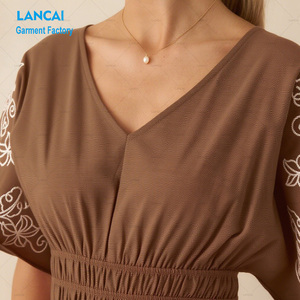 Vestido Midi Casual Fluido de Manga Corta con Cuello en V y Bordado Floral de Leopardo para Mujer, Ideal para Uso Diario, Fiestas y Oficina - Product Image 3