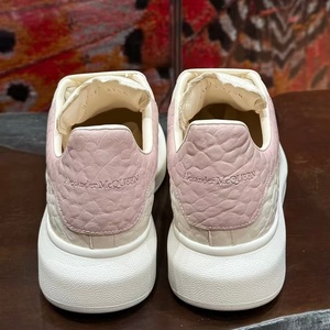 Chaussures de sport de luxe pour femmes et hommes, élégantes et de haute qualité, avec empeigne en cuir de vachette et semelle intermédiaire en PVC - Product Image 4