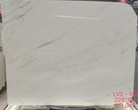 Dalles de marbre naturel blanc moderne polies avec des veines dorées, imperméables