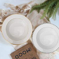 Service d'assiettes modernes en porcelaine fine avec bord doré, écologiques, sans BPA, durables, compatibles micro-ondes, pour mariage