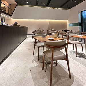 Tavoli e Sedie Moderni Zhongshi: Tavoli Quadrati Personalizzati in Compensato con Finitura Noce per Bistrot, Caffè e Pasticcerie - Product Image 6
