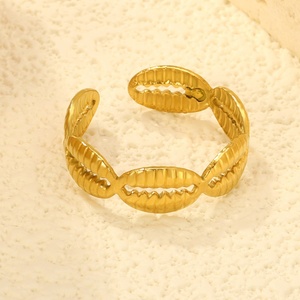 Bague ouverte en forme de coquille, plaquée or 18 carats PVD, résistante à l'eau et inaltérable, en acier inoxydable simple et ajustable pour femmes - Product Image 5
