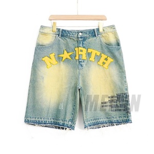 Pantalones Cortos de Mezclilla con Parches Bordados y Logotipo Personalizado, Corte Deshilachado, Estilo Urbano, Efecto Desgastado por el Sol - Product Image 1
