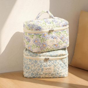 Ensemble de trousses de maquillage matelassées en coton, trousse de toilette esthétique en coton floral, organiseur de voyage pour femmes - Product Image 5