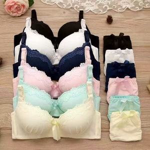 Ensemble de lingerie pour femmes en dentelle florale multicolore, crocheté et brodé à la main, soutien-gorge sans armatures, culotte assortie, pour tous les jours, le sommeil, les occasions décontractées et le bureau - Product Image 1