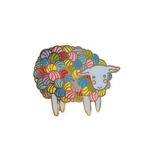 Vente en gros, cadeau de luxe personnalisé, épingle en émail doux de mouton pailleté gravée au laser, épingle à tricoter en agneau noir doré - Product Image 2