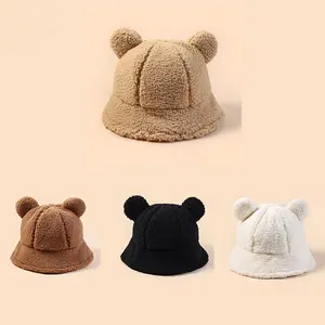 Topi nelayan hangat beruang kecil, topi beanie musim dingin mewah domba warna polos serbaguna modis untuk wanita