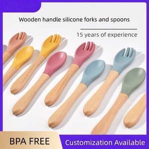 Juego <span class=keywords><strong>de</strong></span> alimentación <span class=keywords><strong>para</strong></span> bebés recién nacidos <span class=keywords><strong>de</strong></span> madera <span class=keywords><strong>de</strong></span> haya y silicona, con cuchara y tenedor curvos <span class=keywords><strong>para</strong></span> servir <span class=keywords><strong>arroz</strong></span>, con mango <span class=keywords><strong>de</strong></span> madera, personalizable al por mayor - Product Image 2