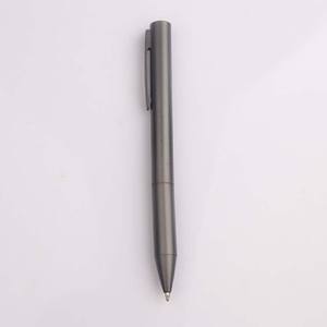 Stylo bille en métal noir mat gris anthracite de haute qualité avec clip de poche et logo gravé pour cadeaux d'affaires - Product Image 1