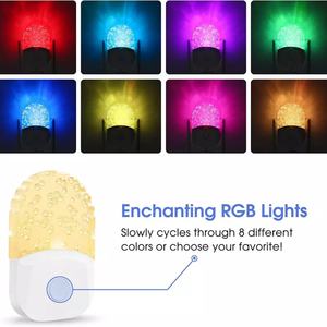 Veilleuse LED à capteur de lumière, mode dynamique, température blanc chaud 3000K, couleur RVB, 0,5W, en acrylique, à brancher, avec bulles - Product Image 4