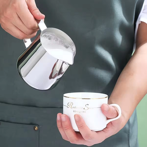 Prix d'usine Accessoires de <span class=keywords><strong>barista</strong></span> Pichets à lait en acier inoxydable pour mousse et vapeur 350ml 600ml Pichet à lait Tasse de <span class=keywords><strong>barista</strong></span> Latte Art - Product Image 3