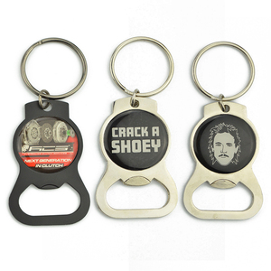 Porte-clés multifonctionnel en alliage de zinc durable avec logo personnalisé Artigifts, ouvre-bouteille avec design de planche de surf, porte-clés en métal - Product Image 1