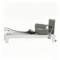 Reformer de Pilates en bois massif peint avec coussin en cuir PU haute densité pour l'entraînement de Pilates en studio ou à domicile
