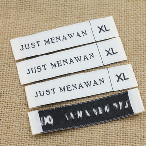 Etiqueta de rollo lavable personalizada de Reuners, poliéster de alta calidad, superventas, etiqueta tejida para uso de prendas de vestir - Product Image 1