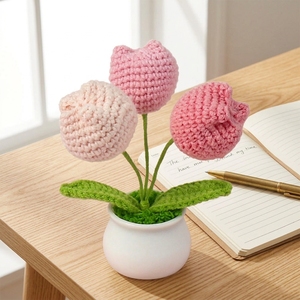 Tulipe au crochet en pot, <span class=keywords><strong>fleur</strong></span> tricotée, 3 têtes, fil <span class=keywords><strong>de</strong></span> laine, pot en céramique blanc, fait main, petit cadeau pour bureau et maison - Product Image 2