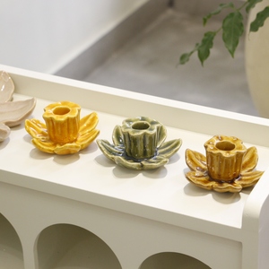 Candelero de Cerámica con Forma de Loto, Elegante y de Alta Calidad, Marca LEXI, Hecho a Mano, Personalizable con Logotipo, Adorno de Mesa Moderno - Product Image 3