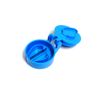 Broyeur de pilules portable 3-en-1 avec boîte de rangement, coupe-comprimés et pulvérisateur <span class=keywords><strong>pour</strong></span> une gestion facile des médicaments - Product Image 5