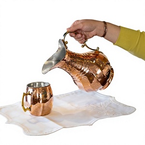Ensemble de carafe et de tasses en cuivre martelé vintage, capacité de 1,7 L, fabrication artisanale, respectueux de l'environnement, pour servir des boissons lors de mariages et de fêtes, design en métal durable - Product Image 1