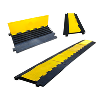 Rampe de protection de câble carrée en PVC à 5 canaux et défenseur croisé pour usage public, grande capacité