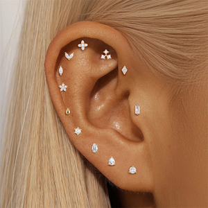 Piercing Labret Hipoalergénico de Plata de Ley S925 Chapado en Oro con Zirconia, 0.8*6mm, Minimalista, para Piel Sensible - Product Image 1