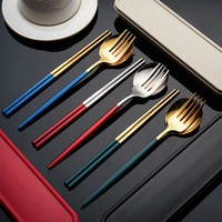 Logo personnalisé en acier inoxydable coréen plaqué or baguettes et cuillère fourchette couverts ensemble avec poignée de couleur