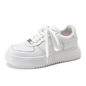 2023รองเท้าเดินหนังวัวสีขาวย้อนยุคคลาสสิกรองเท้าผ้าใบกีฬาลำลองพื้นรองเท้าส้นหนาพื้นรองเท้า PU สำหรับฤดูใบไม้ร่วงและฤดูหนาว - Product Image 3